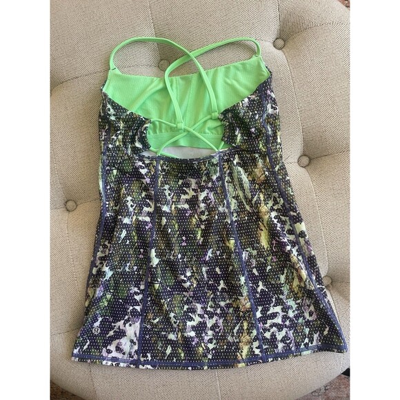 LULULEMON Dancing Warrior Tank Top Power Bra Women’s Size 6 Athletic Gym Floral - Picture 13 of 13